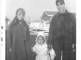 1962 Nov. Mary, Zann, Debbie R.jpg